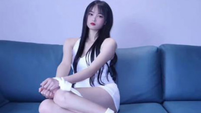 Lolita Club. Sexy actress&#039;s first erotic bondage experience - Chen Xiaoying
